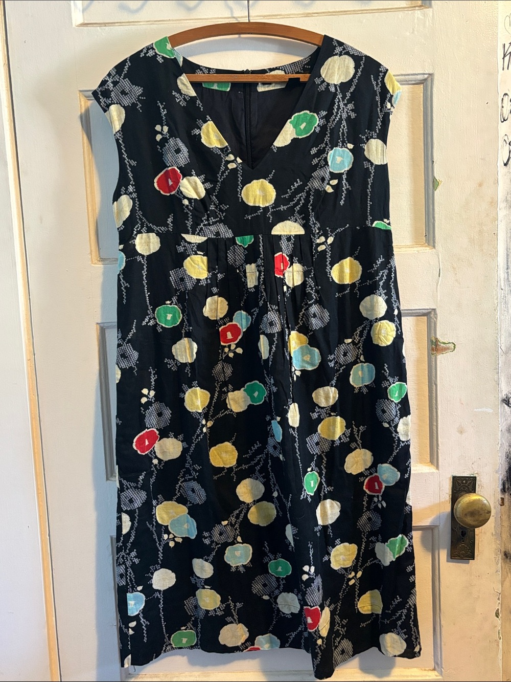 ISDA and Co. Size 6 Floral Print Sleeveless Dress with V-Neck